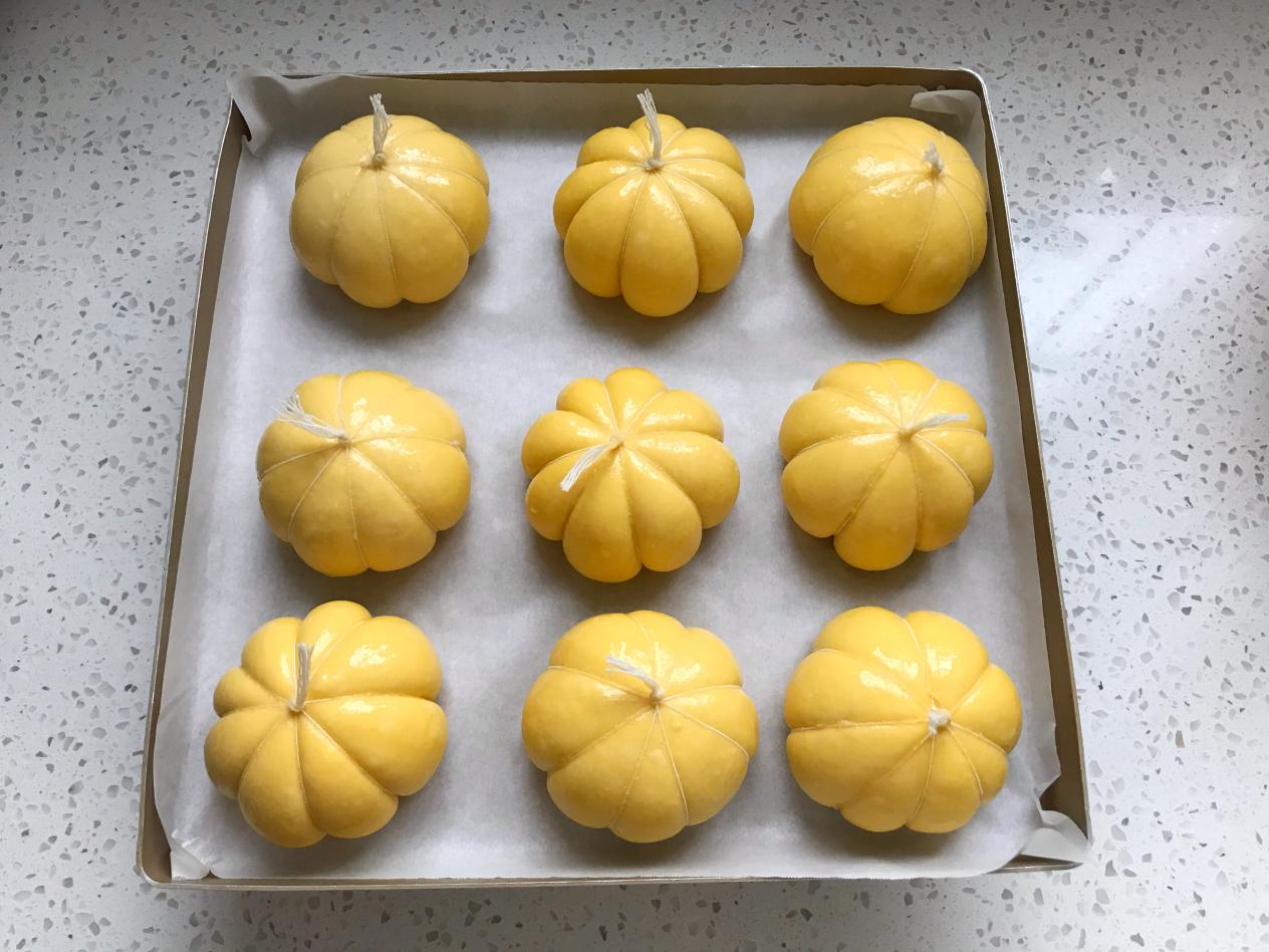 南瓜大量上市了，做个美味的南瓜面包，香甜可口，比买的好吃
