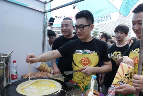 从屌丝男士到专业导演，大鹏的口碑一落千丈，