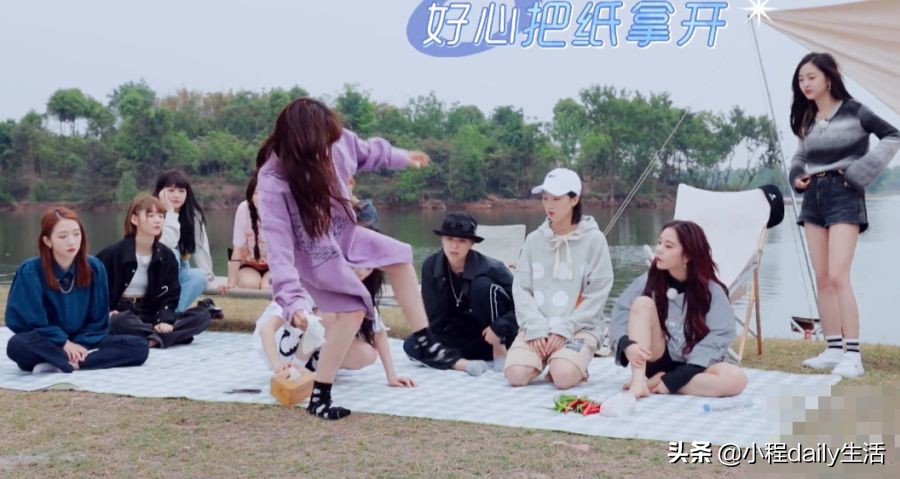 徐梦洁被纸巾盒硌到流眼泪，其他人都不担心，