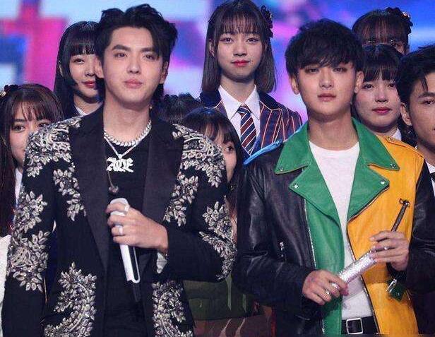 心疼！网曝张艺兴被SM公司拒之门外，团队海外活