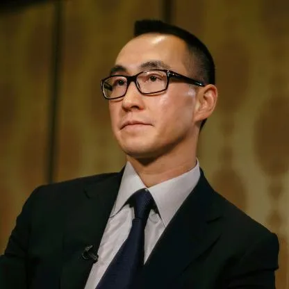 纵豪门浮华，只爱一人，“花心”赌王的“专情”儿子何猷龙