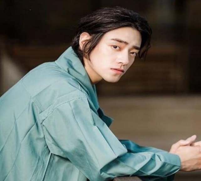 仝卓微博终于更新，再次爆出惊天大料，是什么背景能频频压热搜？