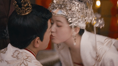 过审鬼才！一口气连看10集，国产剧现在这么野？