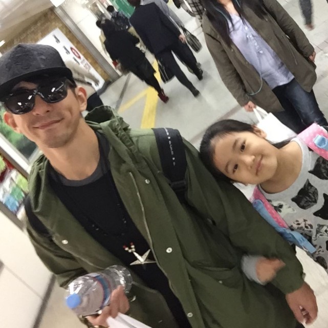 賈靜雯與長女開心合影似姐妹，15歲梧桐妹變美少女，身材超標致