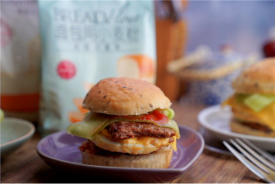 汉堡好吃又营养，食材自己搭配，小孩子喜欢吃得停不下嘴