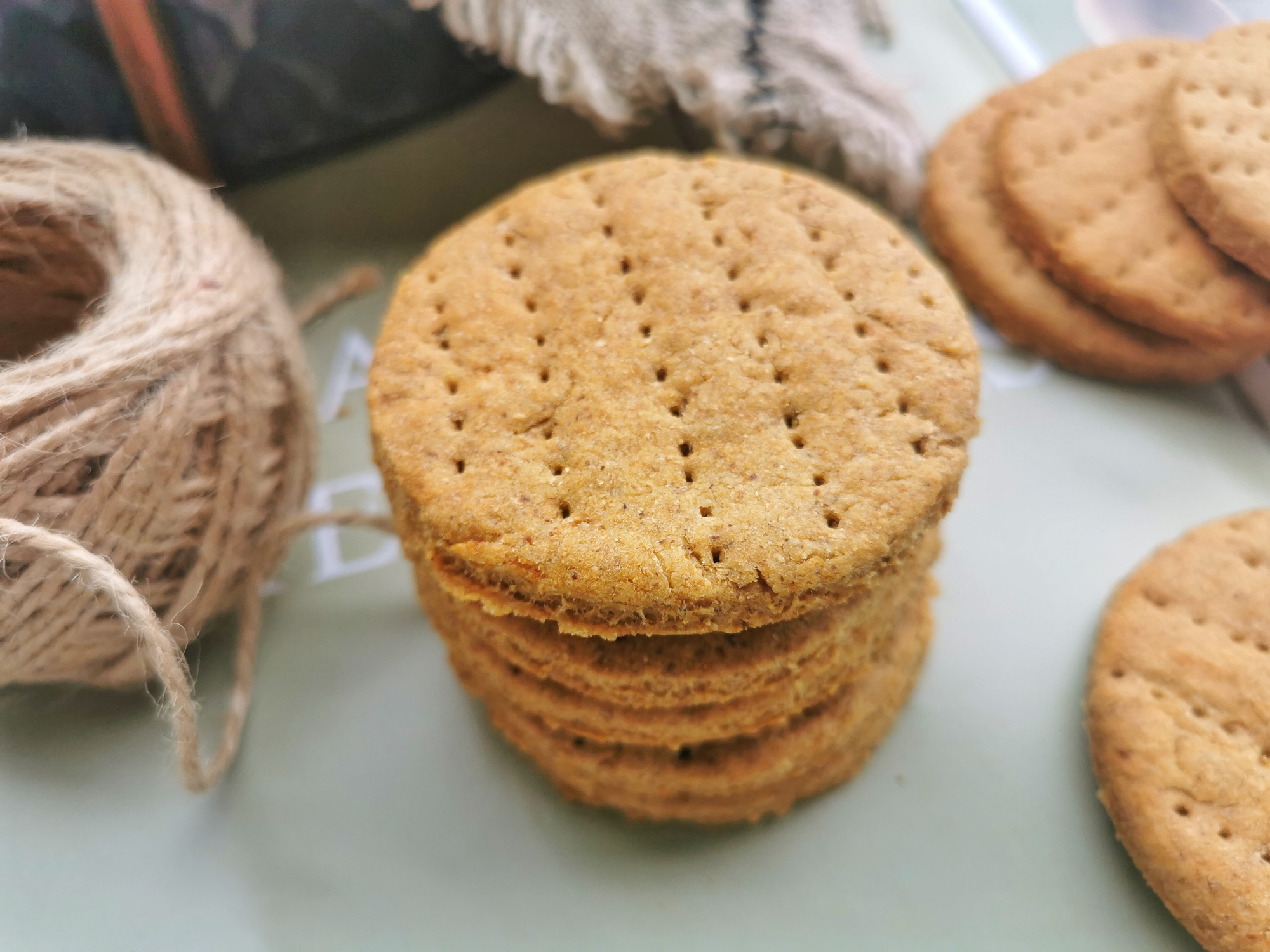 減脂期多吃黑全麥，做成零食營養抗餓還解饞，酥脆不干硬，特省事