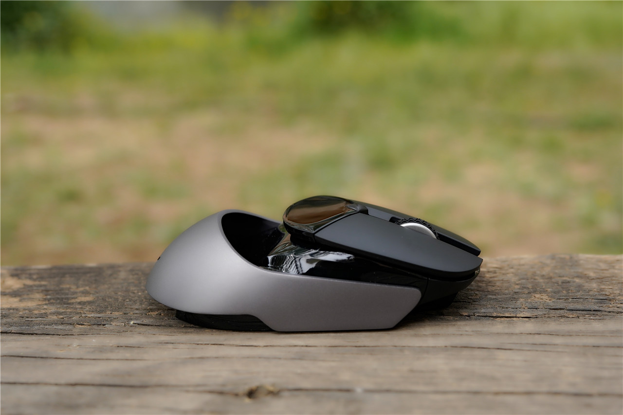 电竞级屏显雷柏VT960双模游戏鼠标游戏体验快人一步