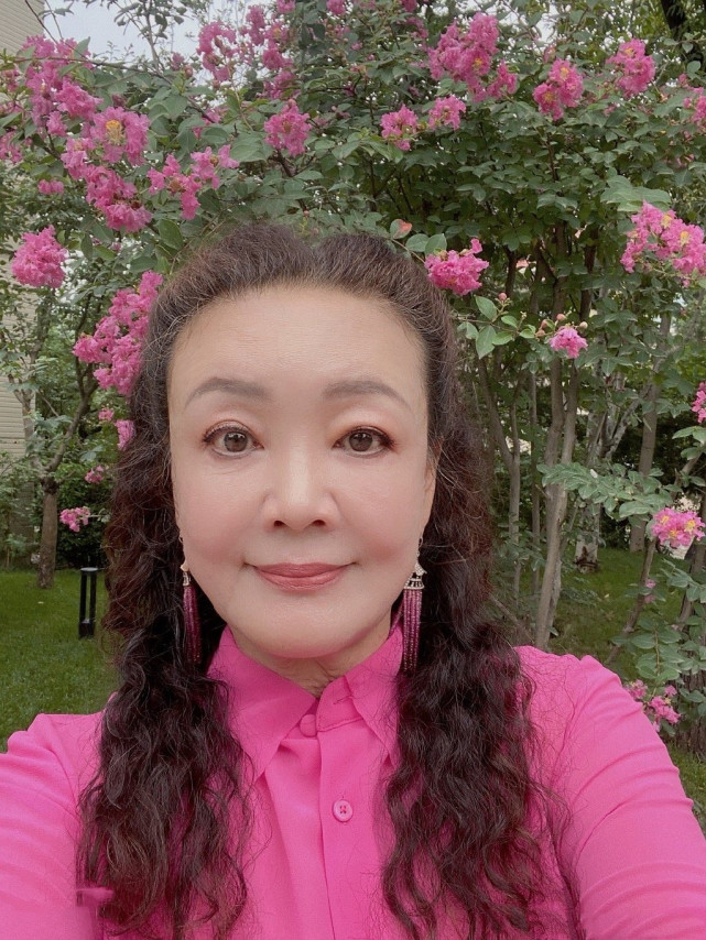 大S婆婆懶理判決熱議，曬孫子孫女萌照秀幸福，祖孫同框超溫馨