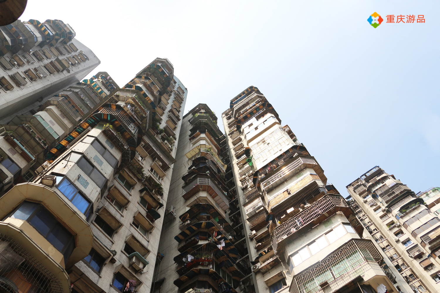 重庆的老街和广州的城中村：都被定义为“落后”，却成了城市特色
