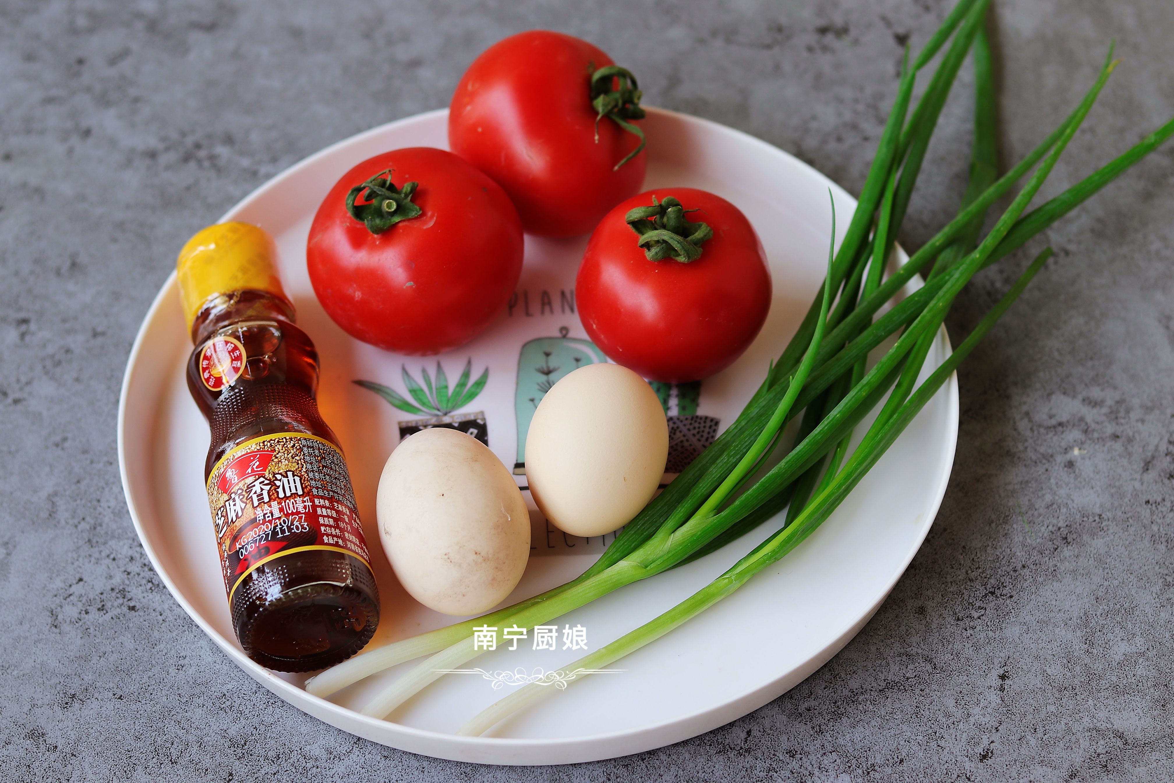 西紅柿雞蛋湯，很多人都做錯了，牢記這個小竅門，蛋花漂亮又美味