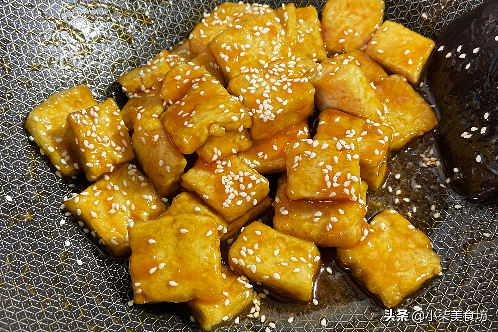 豆腐這樣做太香了，我家隔三差五就要吃，拿排骨都不換，做法簡單