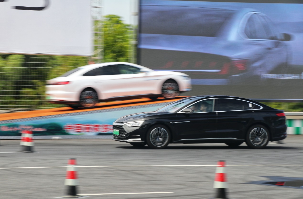 省的多还跑的快，品质堪比合资豪华轿车，深度环山试驾<a target=