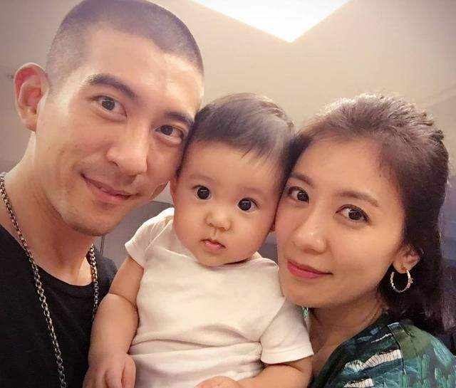 咘咘受伤却忍痛安慰波妞，二胎相处融洽，贾文静的教育功不可没