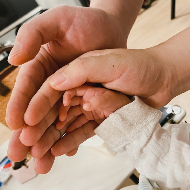 李雨|薛之谦前女友李雨桐宣布当妈 晒宝宝正面照长相乖巧可爱
