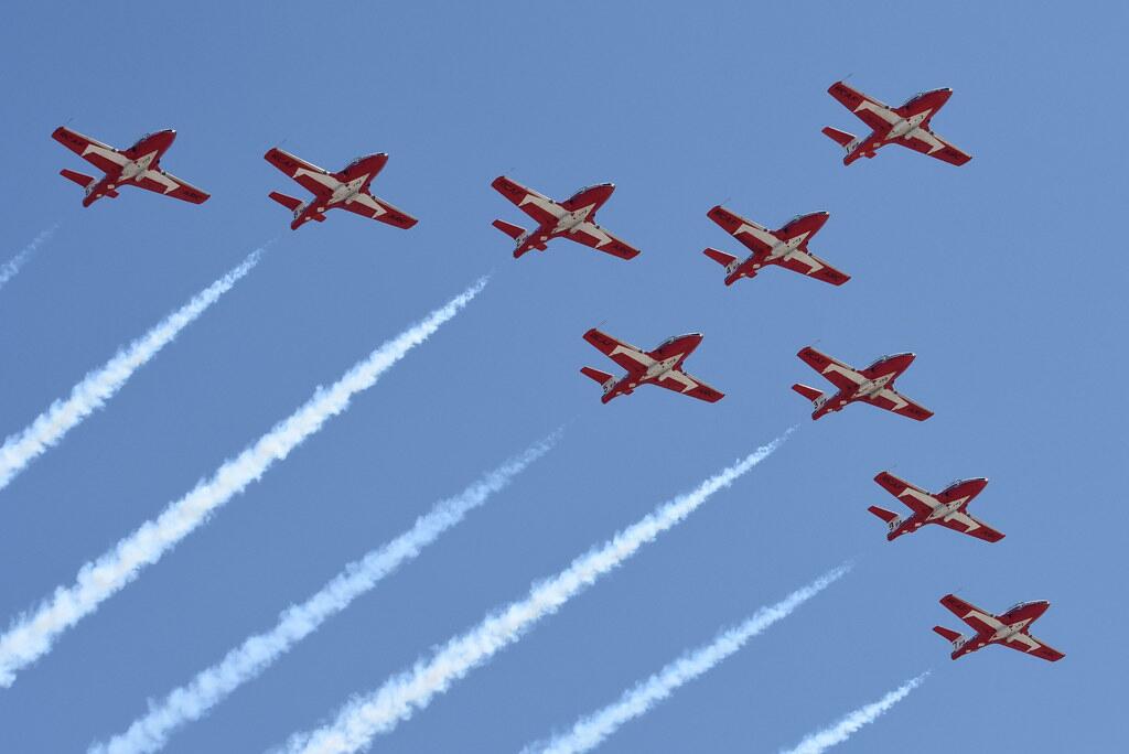 反向致敬？致敬飞行表演又出事了，搞得像在致