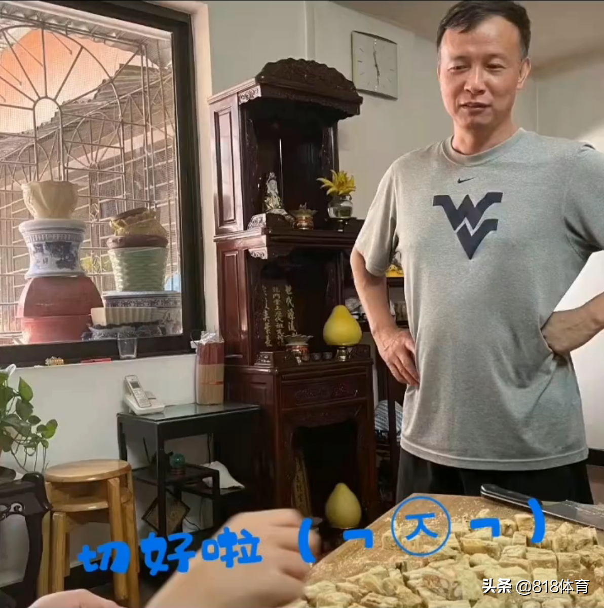 亲闺女！何教练带全红婵回自己家过节，小红跟着师母第一次做蛋糕