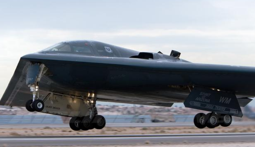 新型隐身轰炸机即将现世？性能比肩B2，俄专家评论有理有据