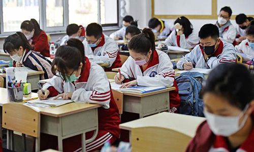 中国“最好”嫂子，变卖嫁妆供丈夫弟弟上学，