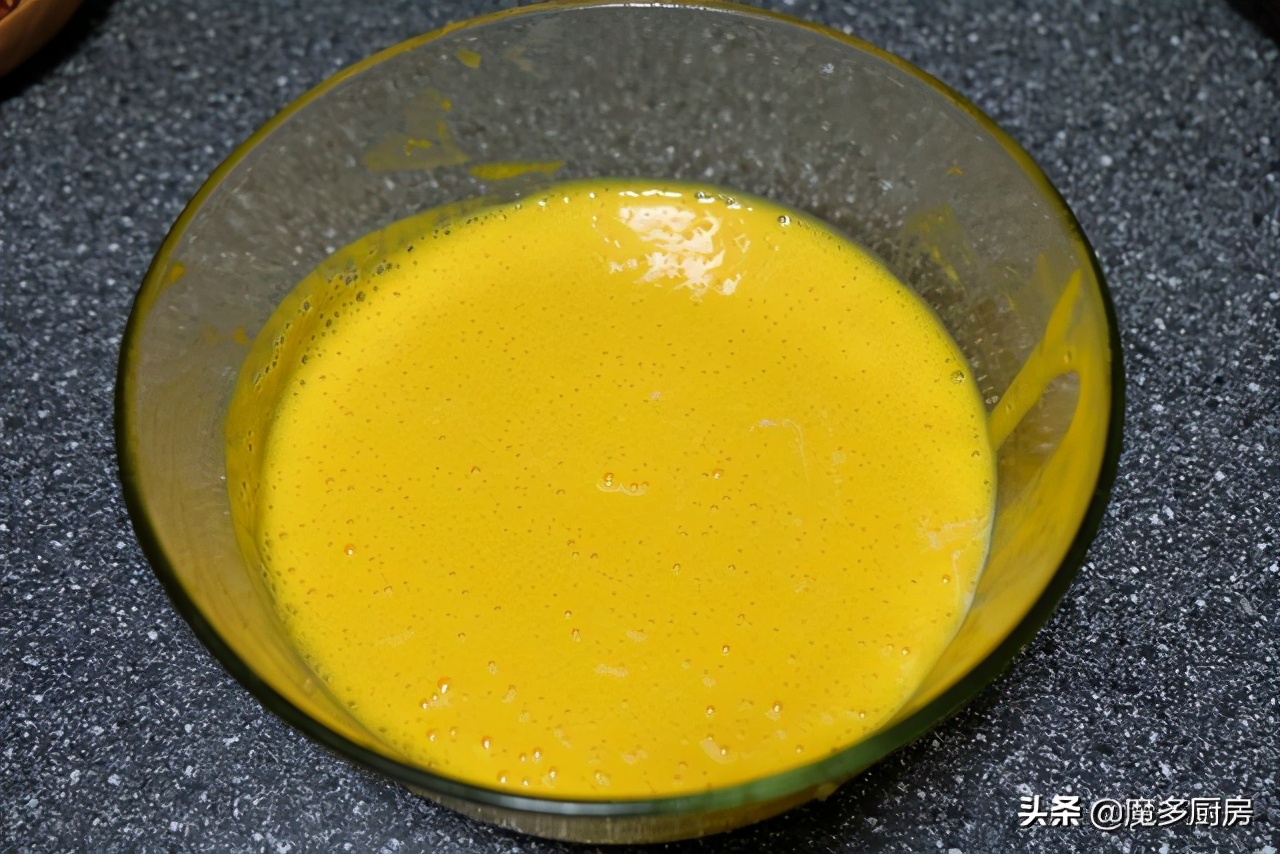 早餐蛋糕自己做，用料簡單做法更簡單，不用烤箱更輕鬆，香甜美味