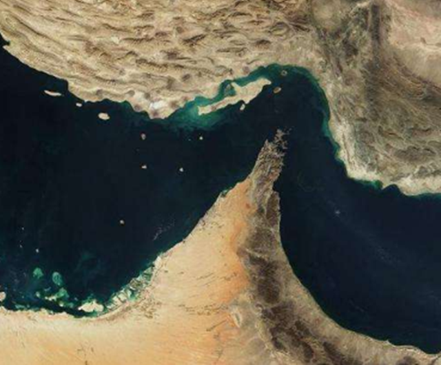 美国军事实力全球第一，伊朗为何坚决不低头？手握三张王牌