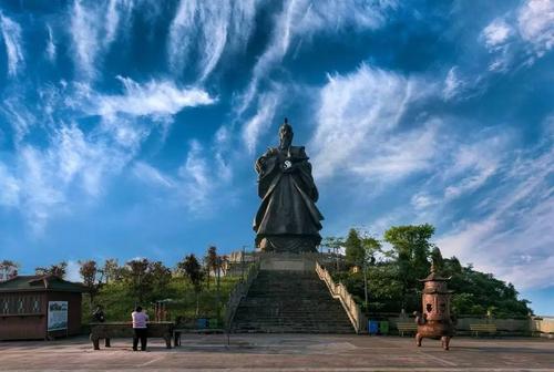 老祖宗谈识人:两腮无肉不可交，脸上横肉为凶者