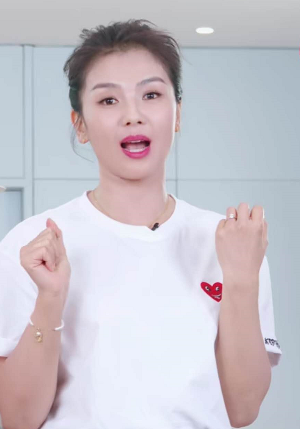 带货女王刘涛倒立直播！2折卖裸钻秒没，身旁助