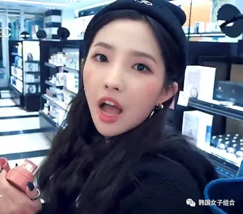 这位女团爱豆最近怎么这么hip?自拍真是致命性的心动