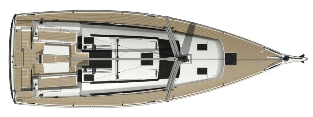 「丹枫412帆船」选择追风逐电的旅程，追求速度，不忘舒适