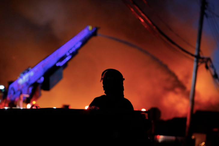 一名示威者被枪杀，美骚乱向全境蔓延，美媒：