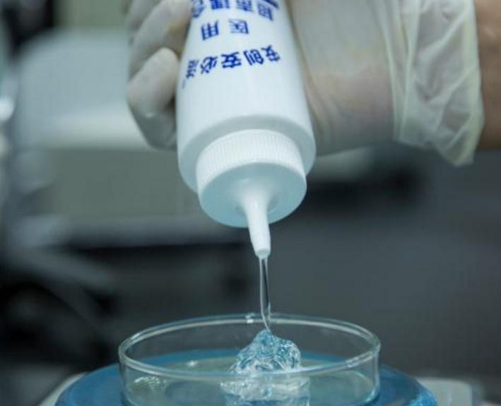 为什么在做B超之前，医生会在肚子上抹一层透明的胶体？涨见识了