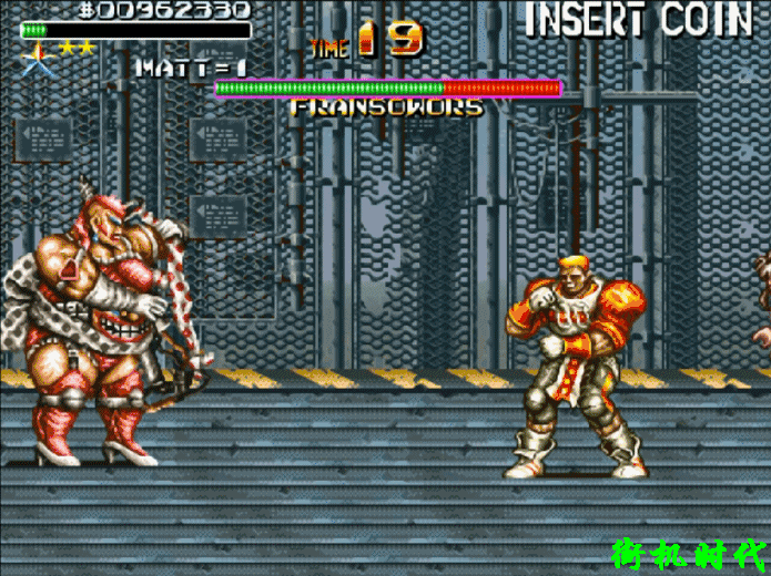 街機游戲讓人畏懼的魔鬼筋肉女，主角的小身板太單薄了