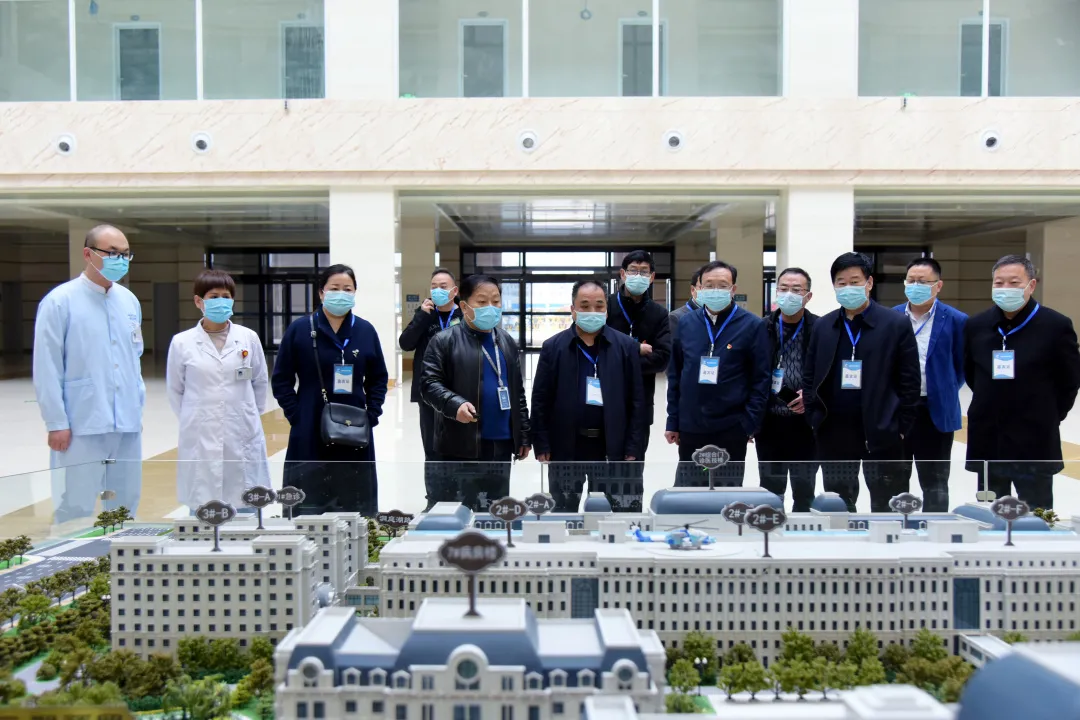 西平县深化医药卫生体制改革领导小组一行到河南省省立医院参观交流