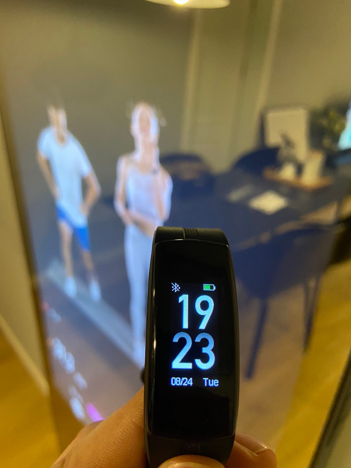把健身房搬回家——FIT MORE智能健身镜只需一步将家打造成健身房