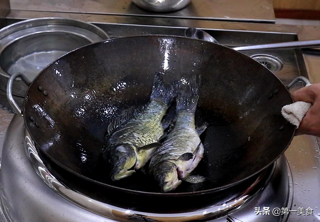 图片[6]-【鲫鱼炖豆腐】做法步骤图 汤汁奶白 味道极鲜-起舞食谱网