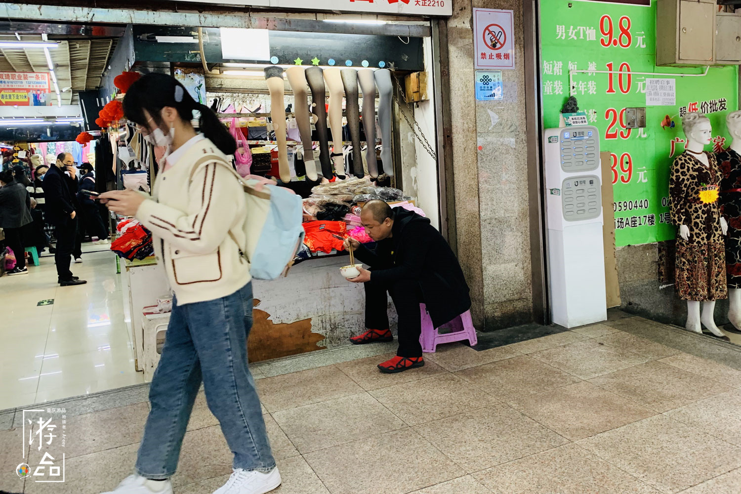 重庆朝天门万象：与时间赛跑，午餐在路上，也在汽车的后备箱里