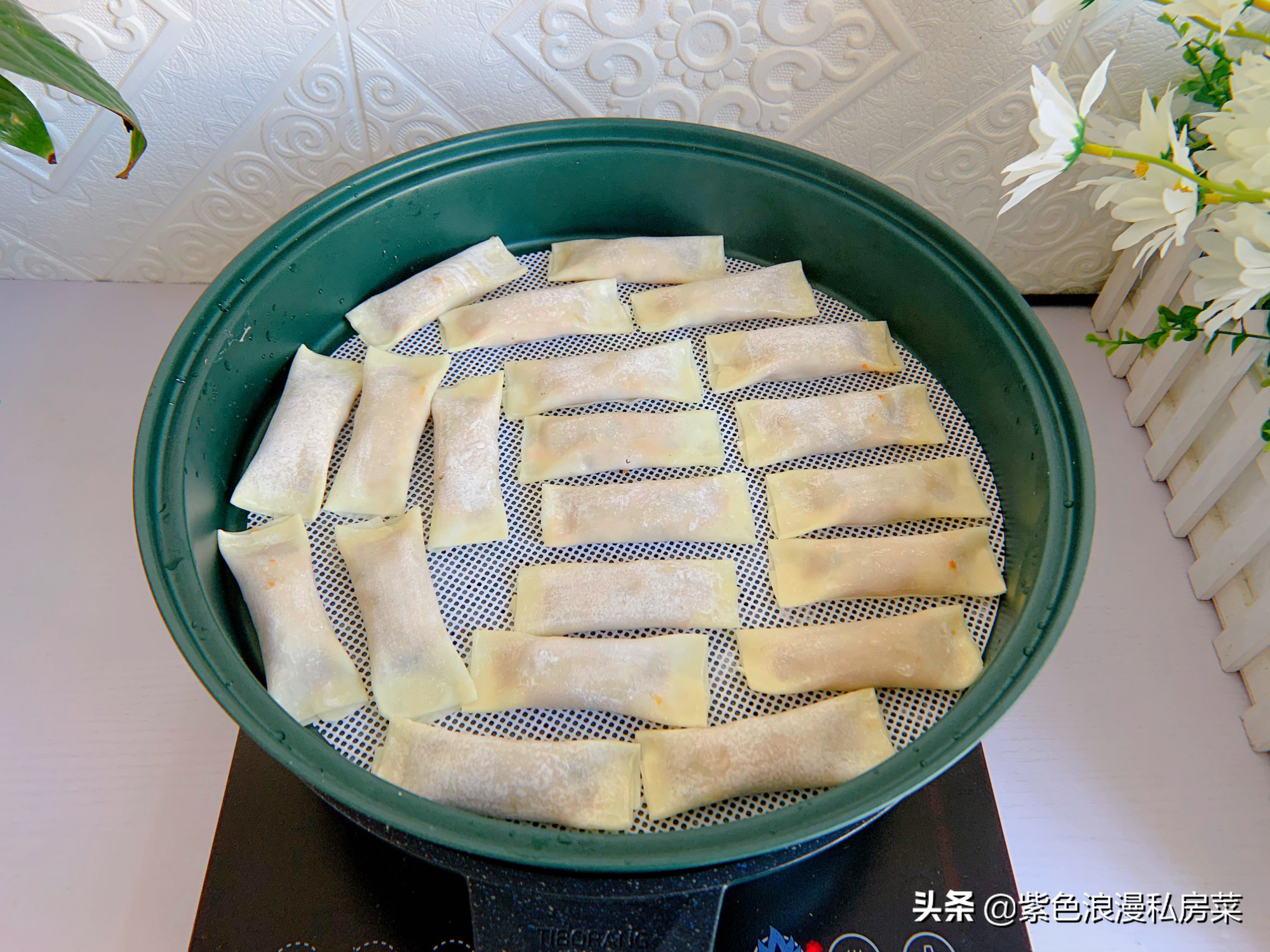 餛飩皮新吃法，搭配雞肉和蔬菜，低脂美味特解饞，減肥也能大口吃