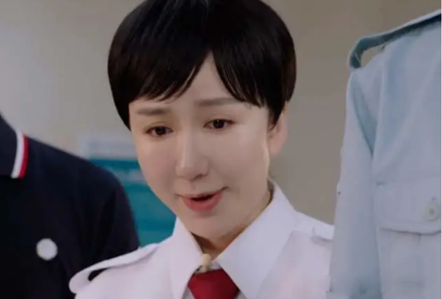 从娄艺潇到蔡明，恐怖的“硅胶脸”之下，为什