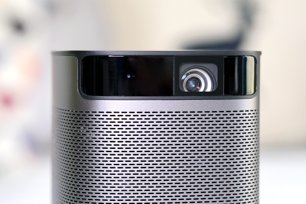 极米Play超悦版投影仪，内置大容量电池，解决户外使用的痛点