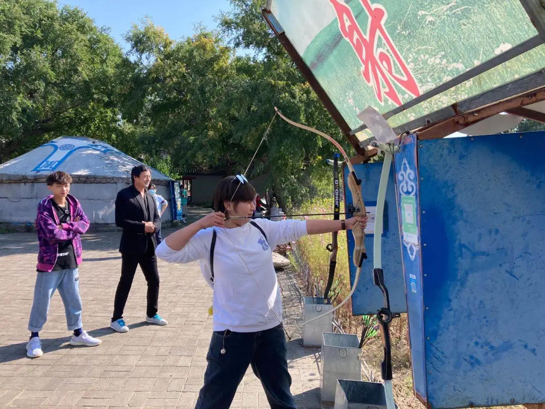 长春—通辽金秋首发团畅玩第二天：逛孝庄园、吃烧麦宴...