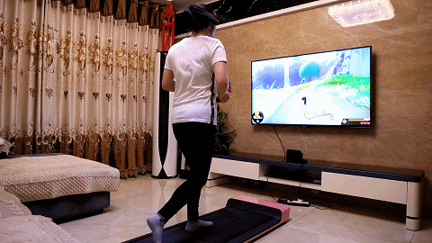 “公交车奶奶”走红，坐姿优雅妆容精致，网友