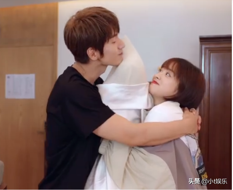 沈月新剧海报曝光，与大20岁的男主同框，网友：