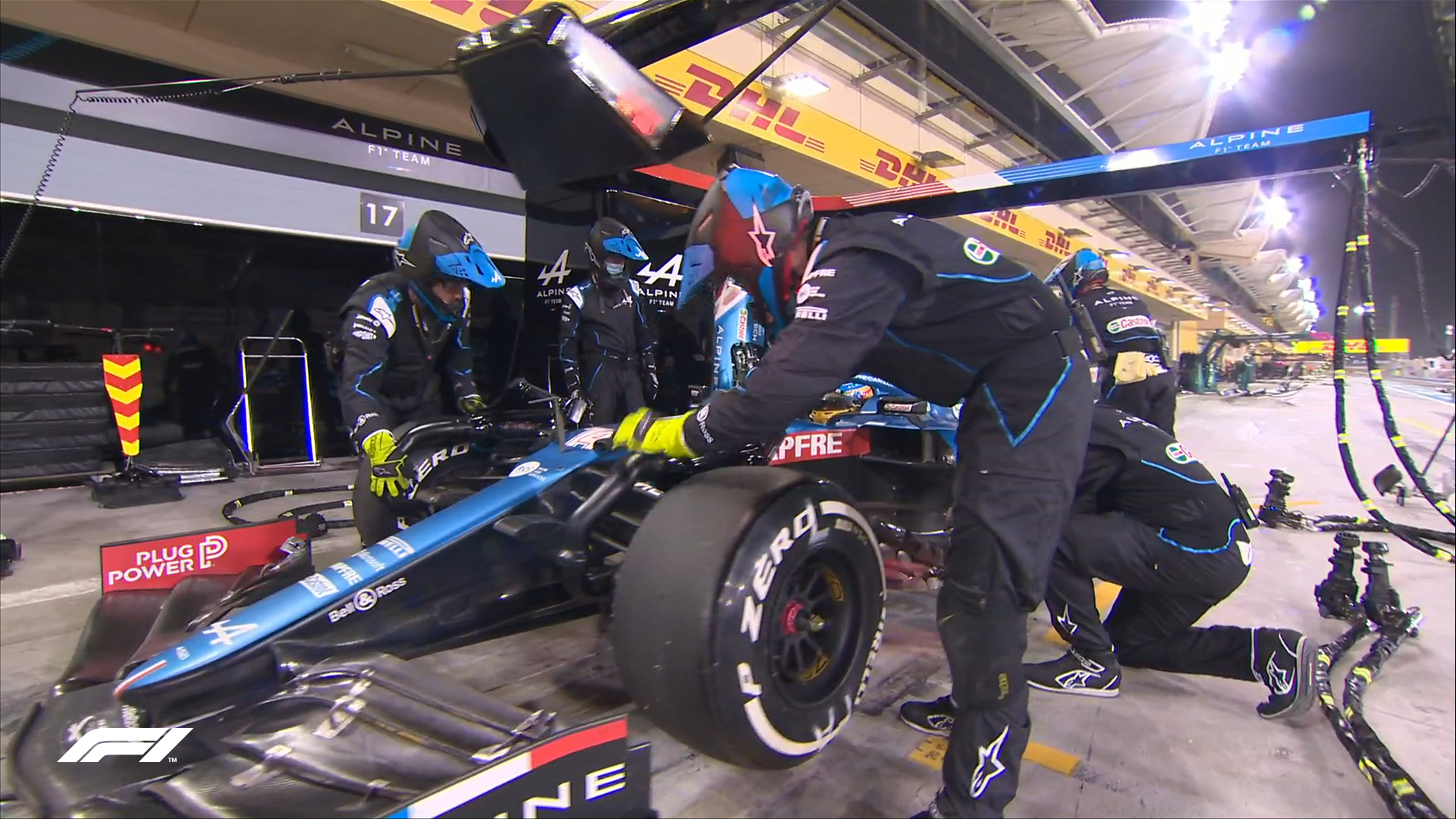 F1巴林站：汉密尔顿险胜维斯塔潘 奔驰F1终于寻到对手