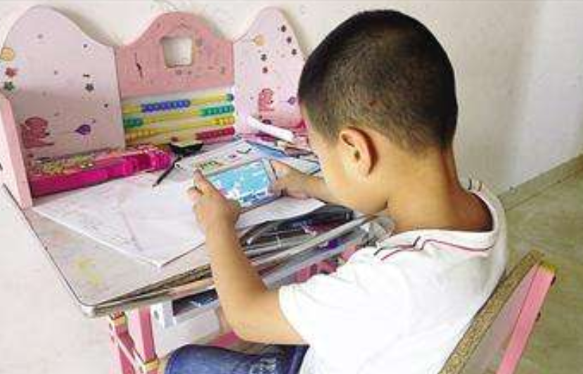 “爱出去玩”的孩子，和只爱“宅在家”的孩子，10年后差距明显