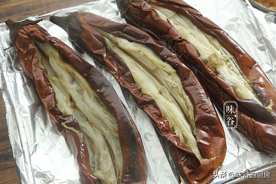 超解馋的蒜蓉烤茄子，在家轻松搞定，简单几步，蒜香浓郁美味