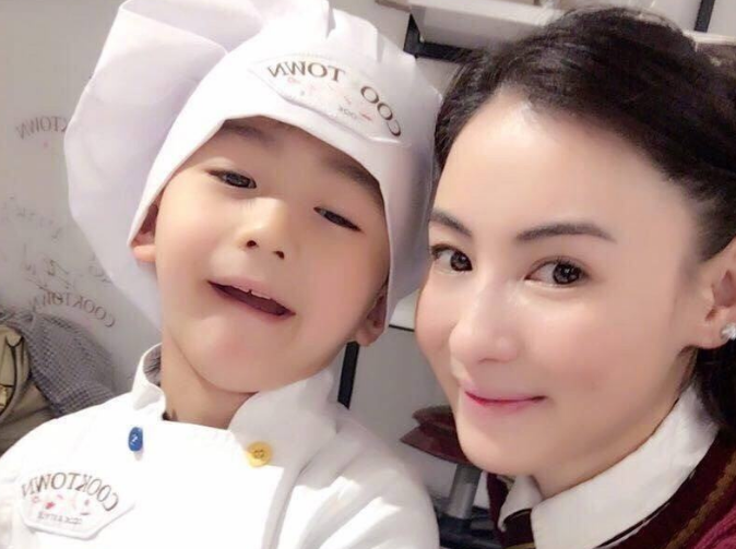 张柏芝三儿子曝光，颜值比2位哥哥高，网友：生