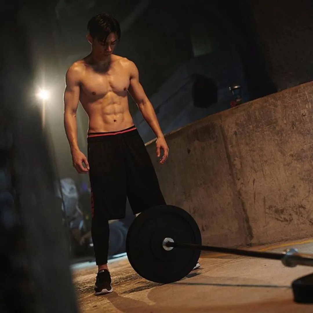 37岁周柏豪再度当爸，儿女双全凑成“好”字，发长文感谢圈外老婆