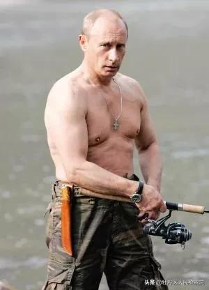 零下20℃，68岁普京光身跃入冰窟，向世界传达了