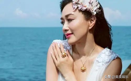 “人鱼公主”钟丽缇的坎坷感情：三婚两离，50岁仍为老公拼四胎