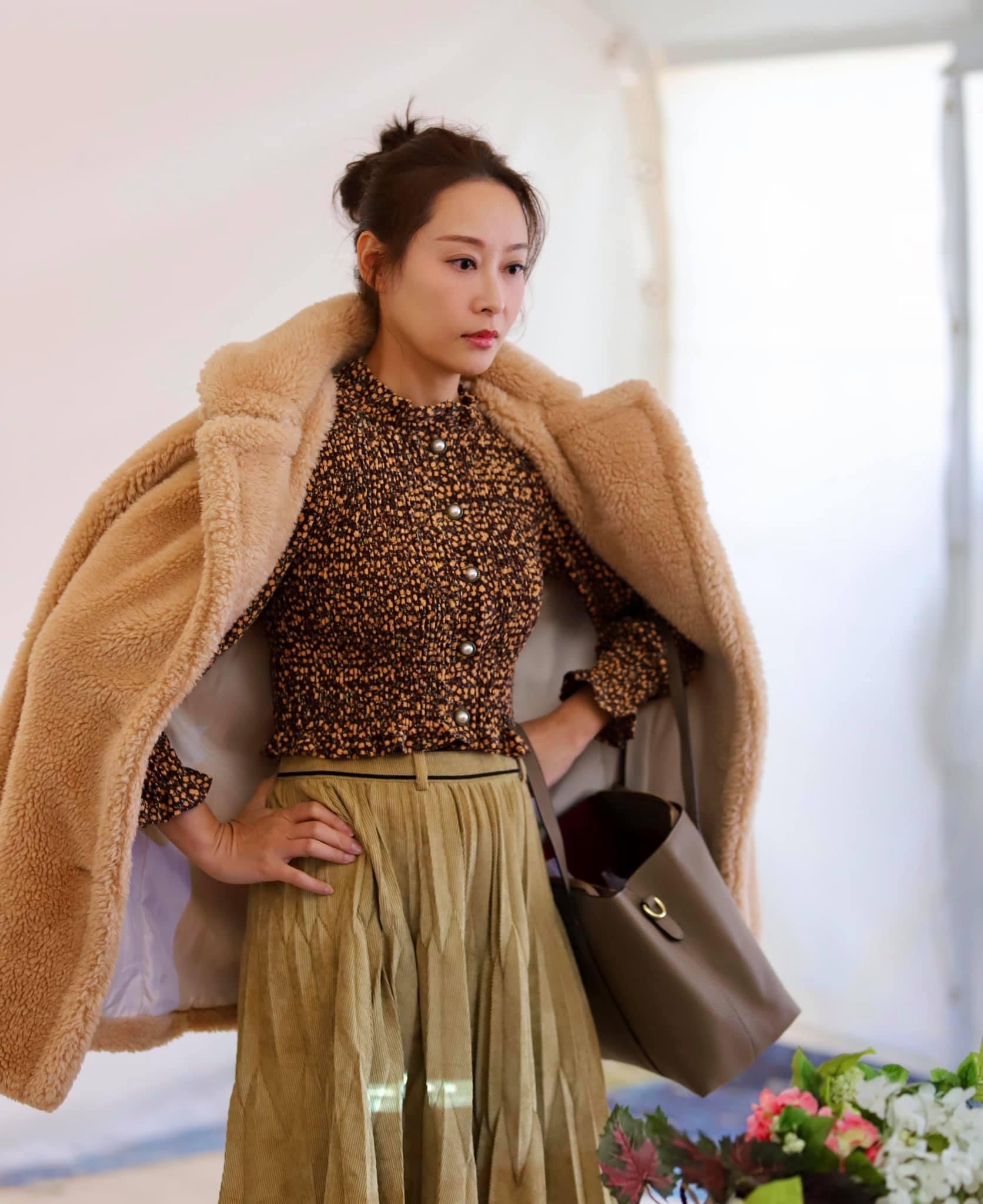 恭喜！ 楊怡姐姐楊卓娜今年結婚，生女11年未註冊，對繼女像親生
