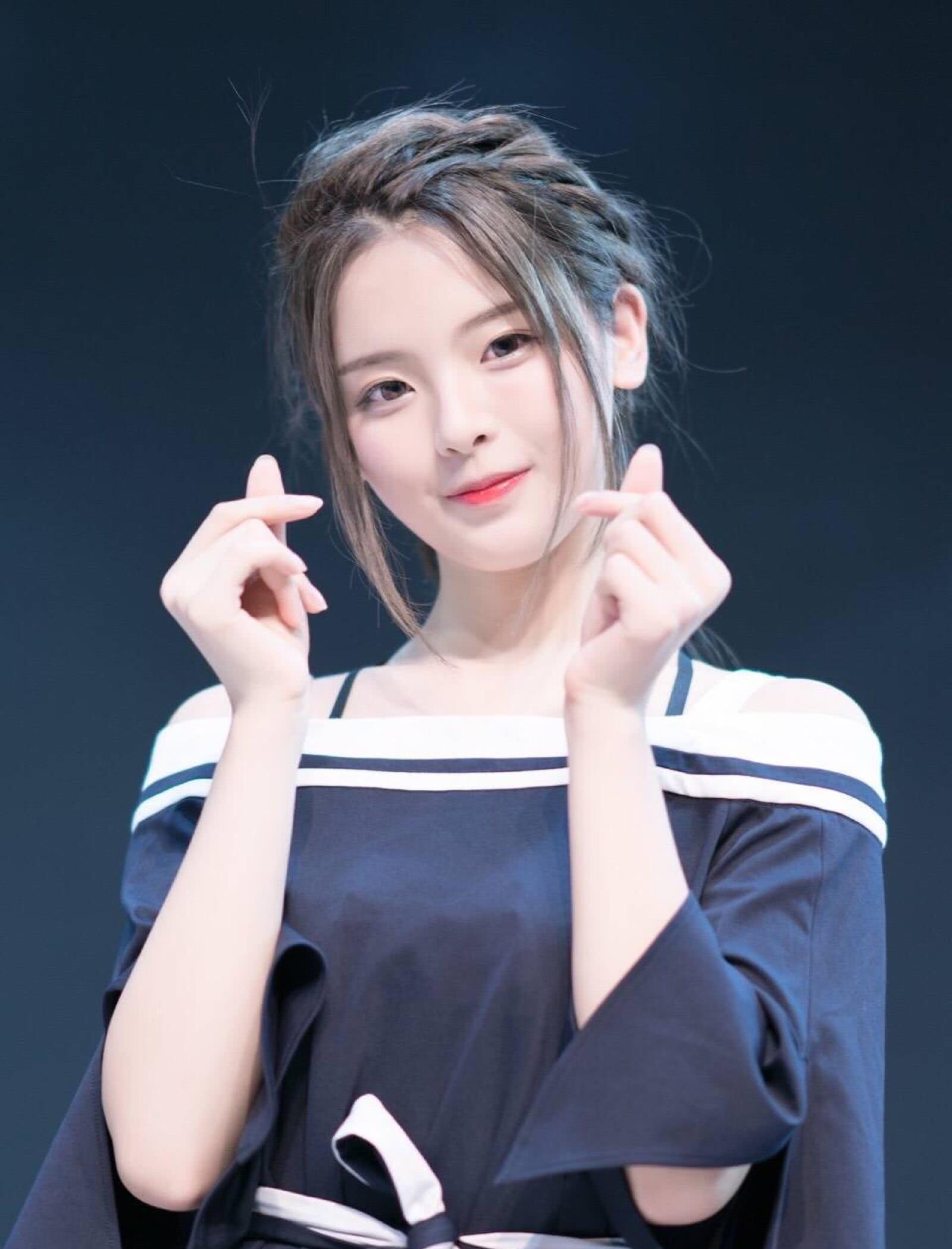 虞书欣是下一个杨超越？到底是辱没了杨超越，